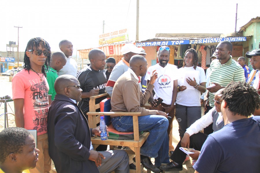 A section of mebers of a citizen assembly chat with Kenya Monitor and Jukumu Letu officails during its lauch in Nakuru. Makunir residents have been urged to form similar assemblies