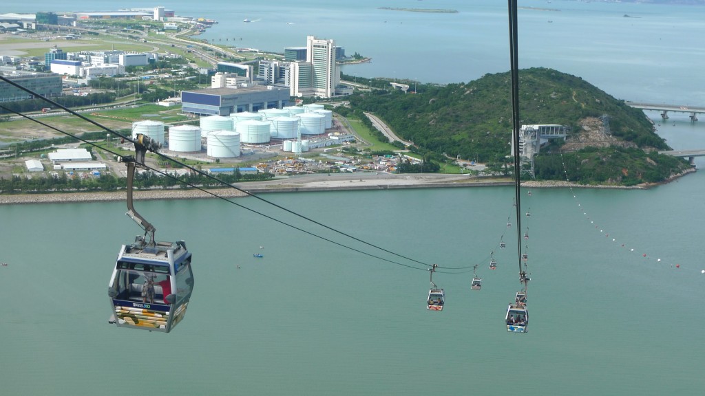 Cable cars in Hong Kong  (https://www.flickr.com/photos/randomwire/