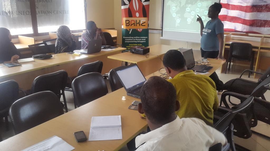 Jukumu Letu Training on blogging and social media in Mombasa conducting by BAKE