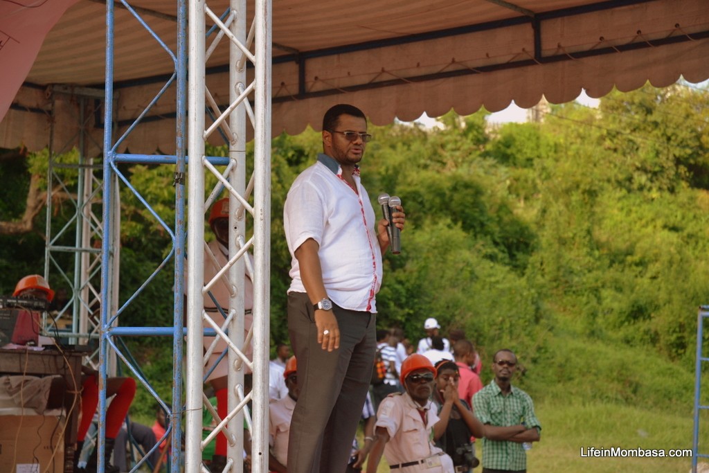 Hassan Omar addressing Jukumu Letu participants at Mama Ngina grounds Mombasa